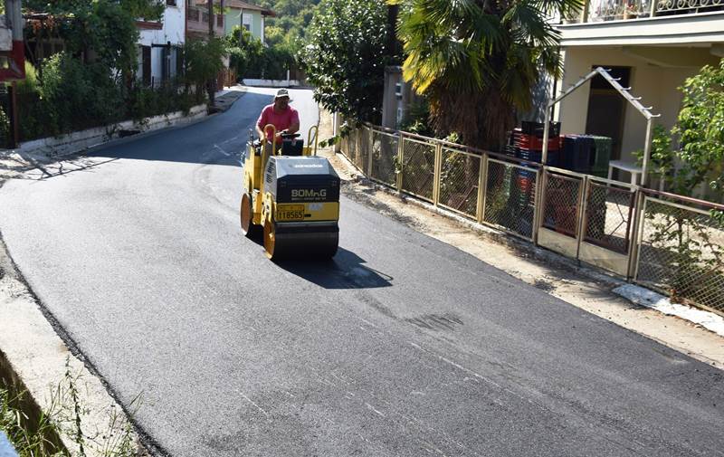 Συνεχίζονται οι εργασίες ασφαλτοστρώσεων σε Τοπικές Κοινότητες του Δήμου Νάουσας